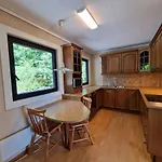 Comfortable Sleeps 3 Near Center *