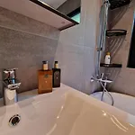 Comfortable Sleeps 3 Near Center Daire *