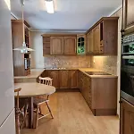 Comfortable Sleeps 3 Near Center
