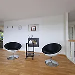 Daire Comfortable Sleeps 3 Near Center *