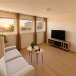 Comfortable Sleeps 3 Near Center *