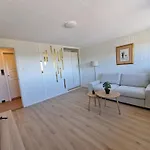Apartmán Comfortable Sleeps 3 Near Center *