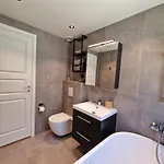 Comfortable Sleeps 3 Near Center *