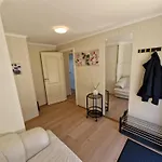 Comfortable Sleeps 3 Near Center Daire *