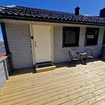 Comfortable Sleeps 3 Near Center *