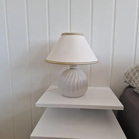 Comfortable Sleeps 3 Near Center