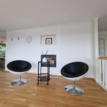 Comfortable Sleeps 3 Near Center * 크리스티안산