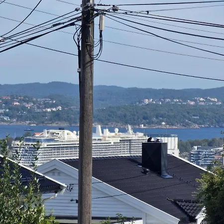 Comfortable Sleeps 3 Near Center 아파트 크리스티안산