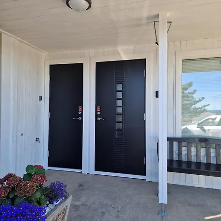 Comfortable Sleeps 3 Near Center 아파트 크리스티안산