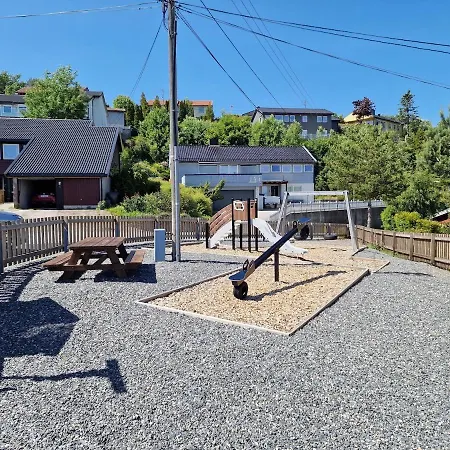 아파트 Comfortable Sleeps 3 Near Center