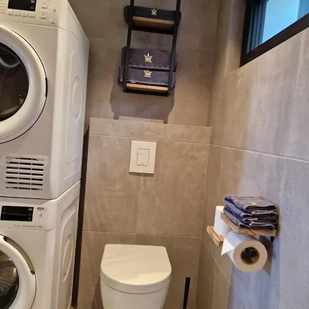 Comfortable Sleeps 6 B Near Center Appartement *