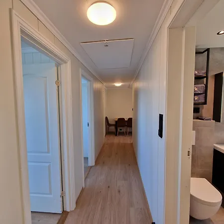 Comfortable Sleeps 6 B Near Center *