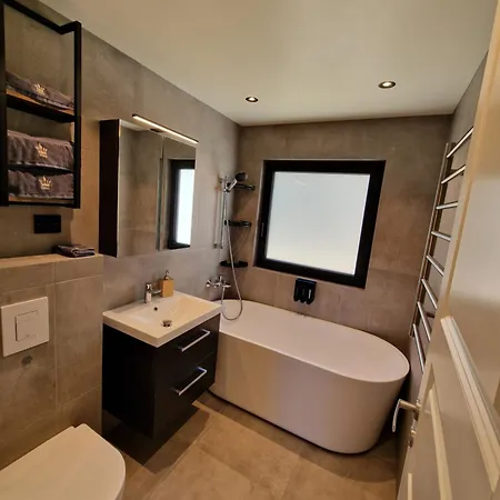Appartamento Comfortable Sleeps 6 B Near Center