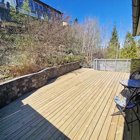 Comfortable Sleeps 6 B Near Center
