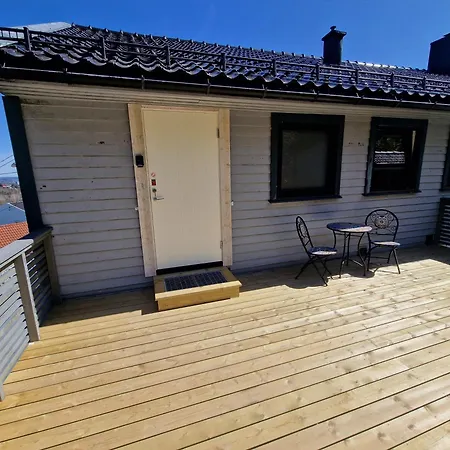 Comfortable Sleeps 6 B Near Center *