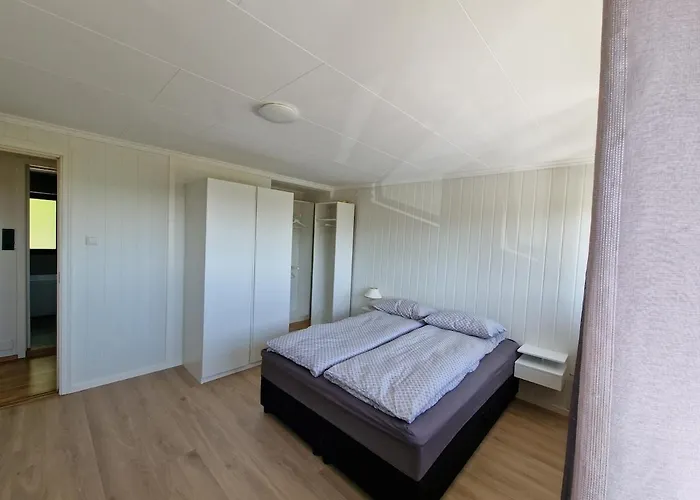 아파트 Comfortable Sleeps 3 Near Center *